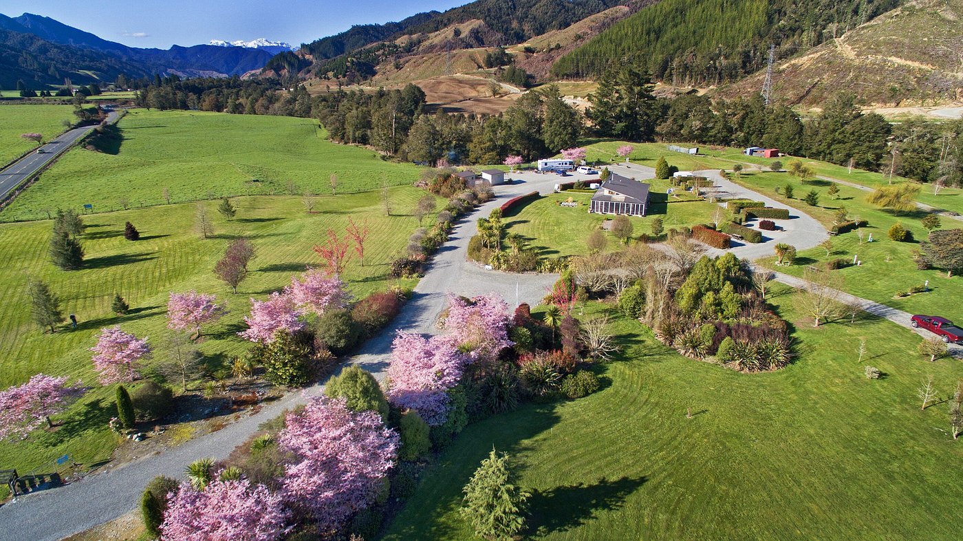 BEST ARIEL park-grounds-set-in-stunning